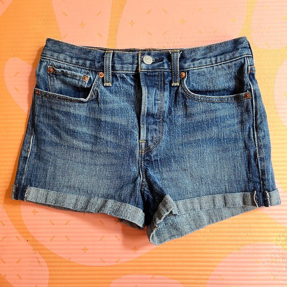 Levi’s White Oak Cone Dark Denim Shorts Sz 28